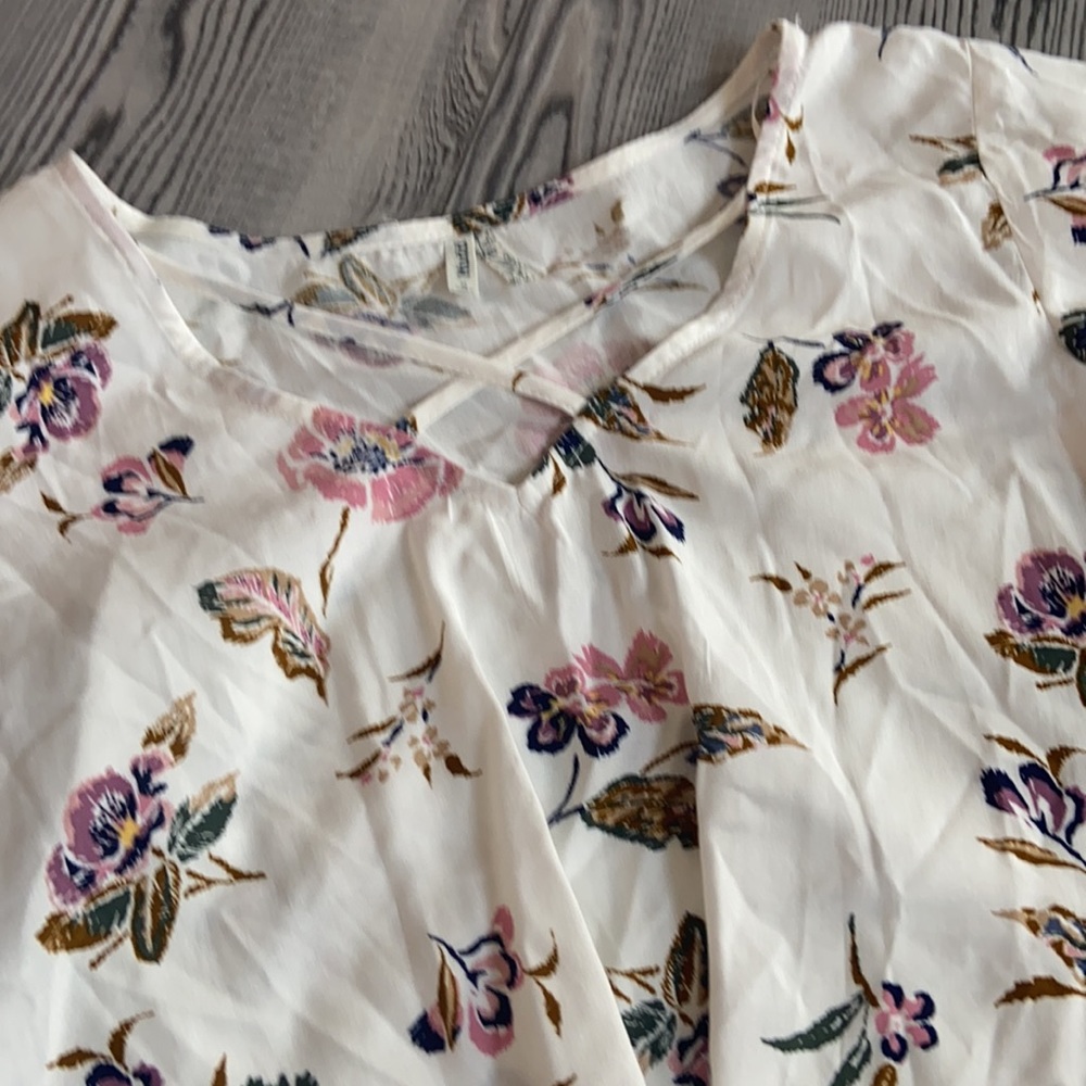Floral top - Picture 2 of 3